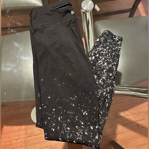 Black and white Lululemon leggings #leggings

Perfect condition. Size 12